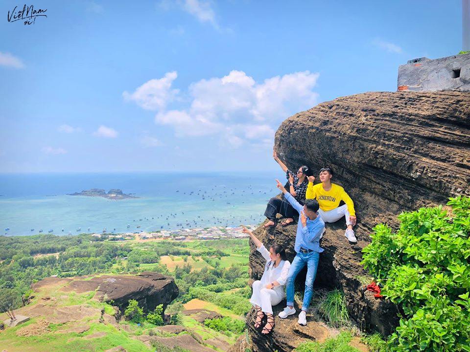  
Phong cảnh tuyệt đẹp tại đảo Phú Quý.