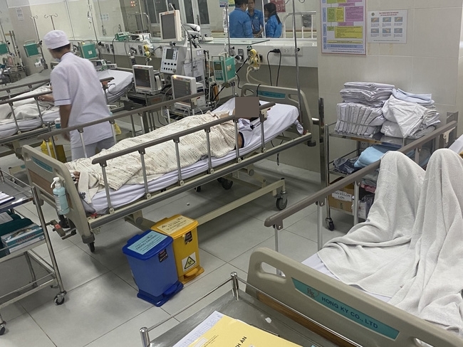  
Nhiều học sinh vẫn đang được điều trị tại bệnh viện. (Ảnh: Thanh Niên)