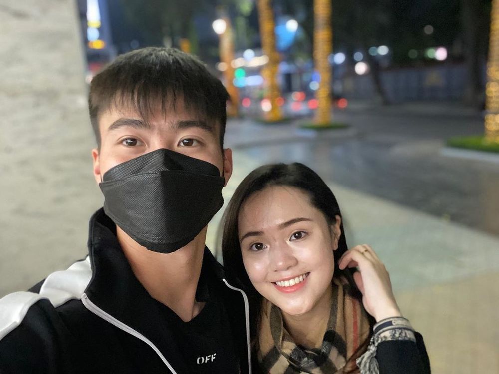  
Duy Mạnh và Quỳnh Anh thường xuyên xuất hiện tình tứ bên nhau, những mới đây Quỳnh Anh - Duy Mạnh bỏ trạng thái "đã kết hôn" sau 3 tháng chung nhà (Ảnh: IGNV)