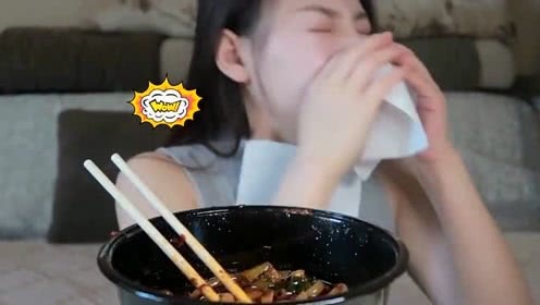  
Bị hắt hơi khi ăn đồ cay có lẽ là chuyện khá bình thường. (Ảnh minh họa: Baidu).