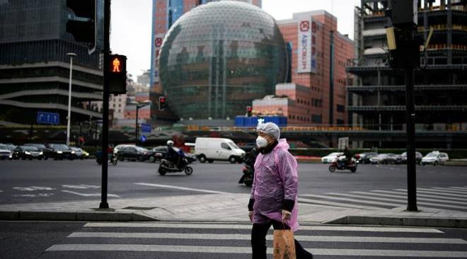  
Người dân hạn chế đi lại tại thành phố Thẩm Dương. (Ảnh: Reuters)