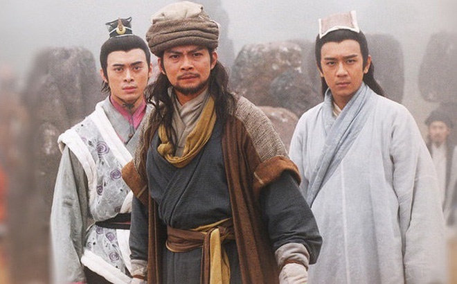  
Huỳnh Nhật Hoa (giữa) nổi tiếng với vai Kiều Phong trong "Thiên long bát bộ". (Ảnh: ZING)