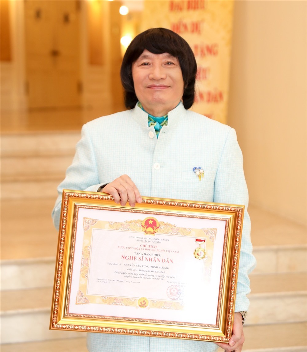  Minh Vương đạt danh hiệu cao quý ở tuổi 70. (Ảnh: Báo Người Lao Động)