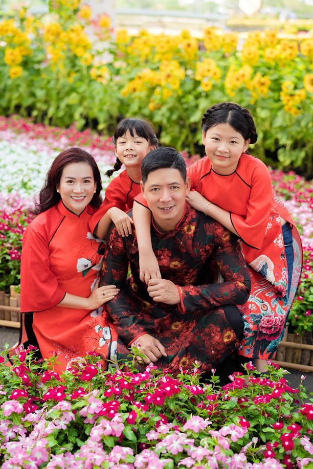  
Gia đình hạnh phúc của Bình Minh - Anh Thơ. (Ảnh: FBNV)