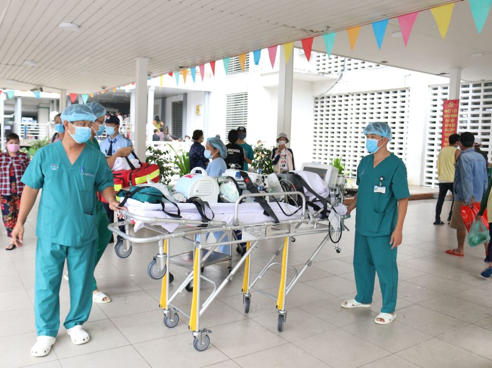  
Công tác chuẩn bị của các bác sĩ BV Chợ Rẫy để đón bệnh nhân 91 từ BV Bệnh Nhiệt đới TP.HCM sang điều trị (Ảnh: Sức khỏe đời sống)