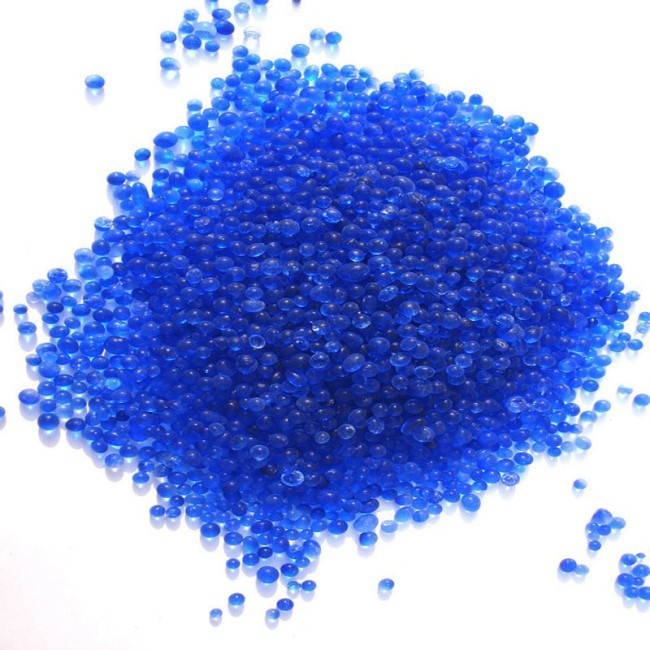  
Ngoài màu trong suốt, silica gel còn có thể xuất hiện với màu xanh biển, xanh lá, tím, đỏ, vàng... (Ảnh: Pinterest)