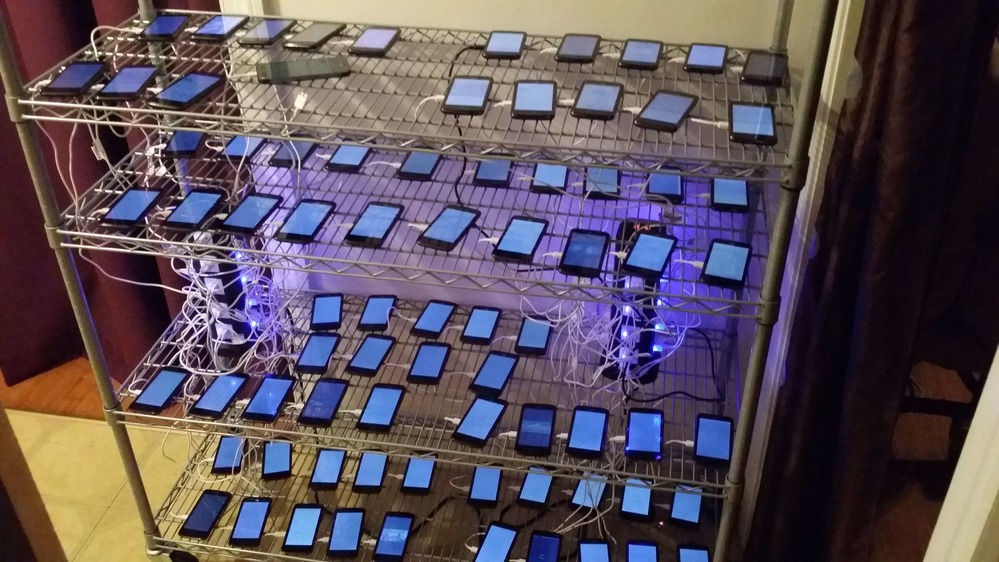 Dân chơi YouTube Việt Nam cày view bằng hàng trăm điện thoại cùng lúc xây  cả dàn chuyên dụng ngập phòng