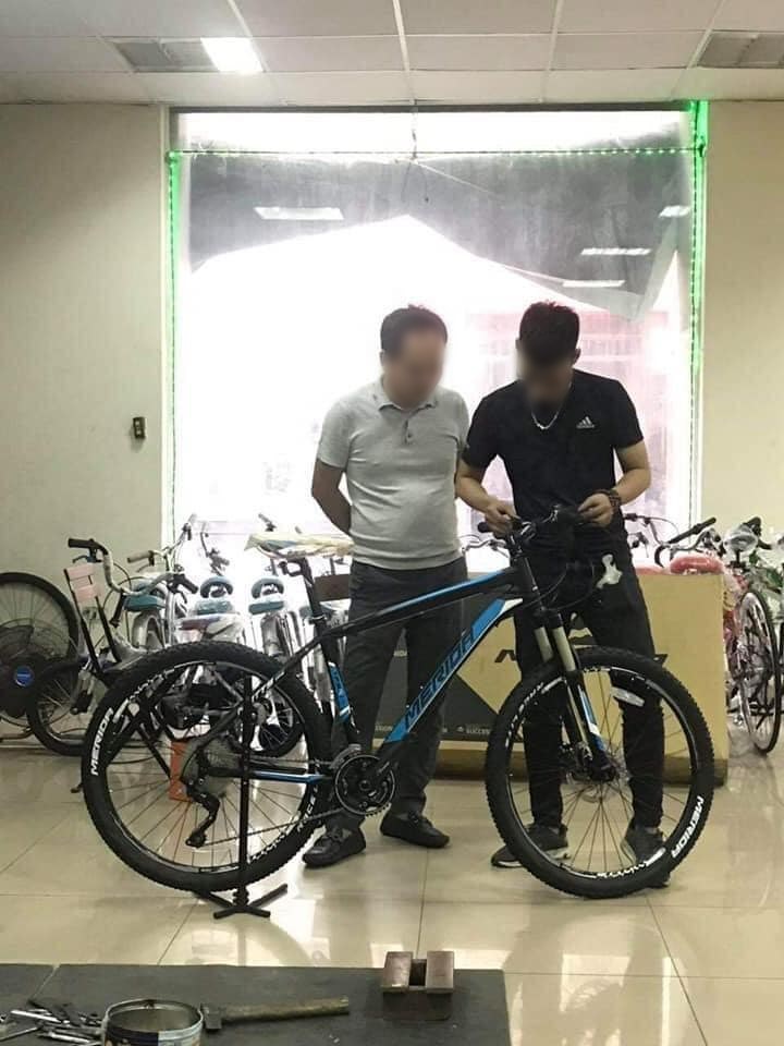  
Bức ảnh được người mua nhìn thấy khi chủ nhân chiếc xe đạp muốn rao bán nó. Ảnh: T.V.Đ