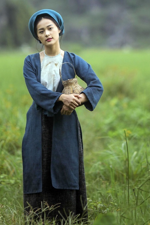  
Hạ Vi vai Tấm trong cùng bộ phim với Ninh Dương Lan Ngọc, đúng tính chất nhân vật trong truyện cổ tích bộ cánh tứ thân của cô nàng dùng chất vải thô và ít màu sắc hơn. (Ảnh: BTC)