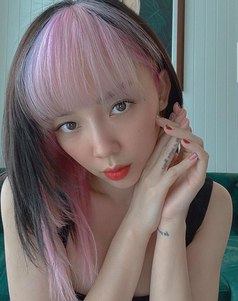 Tóc Tiên khiến fan "mắt tròn mắt dẹt" với tạo hình này. (Ảnh: FBNV) Tóc Tiên khiến fan "mắt tròn mắt dẹt" với tạo hình này. (Ảnh: FBNV)