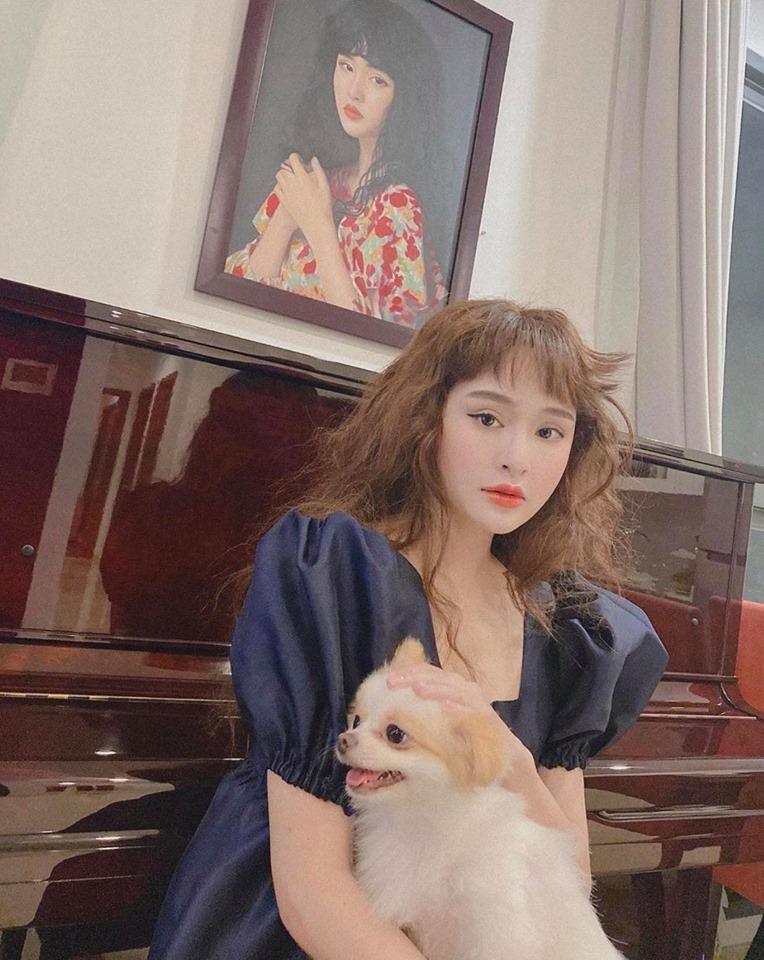 Người đẹp gây thích thú với hình ảnh đáng yêu này. (Ảnh: FBNV) Người đẹp gây thích thú với hình ảnh đáng yêu này. (Ảnh: FBNV)