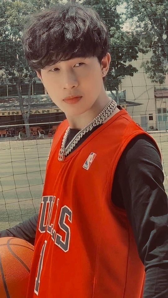 Giọng ca Sóng gió khiến người hâm mộ háo hức và thích thú với hình tượng dễ thương này. (Ảnh: FBNV) Giọng ca Sóng gió khiến người hâm mộ háo hức và thích thú với hình tượng dễ thương này. (Ảnh: FBNV)