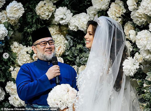  
Quốc vương Muhammad V và hoa khôi người Nga trong đám cưới năm 2018. (Ảnh: Daily Mail)