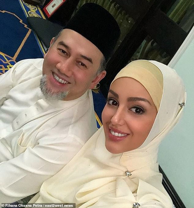  
2 vợ chồng trong đám cưới Hồi giáo vào tháng 5/2018. (Ảnh: Daily Mail)
