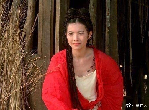  
Lam Khiết Anh có hình xăm dài từ bả vai xuống ngực trong phim Đại thoại Tây Du. Ảnh: Sina