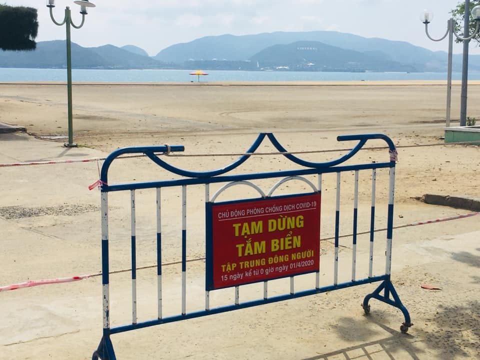  
Tỉnh Khánh Hòa lập các chốt chặn cấm mọi người tắm biển từ ngày 1/4. (Ảnh: Báo Khánh Hòa)