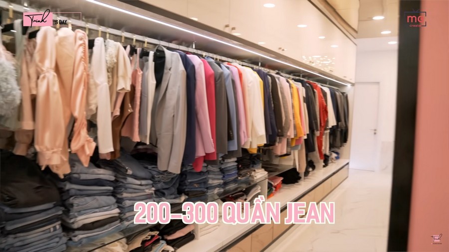  
Ngoài váy áo kể không hết, cô còn sở hữu 200 đến 300 chiếc quần jean. (Ảnh: Chụp màn hình)