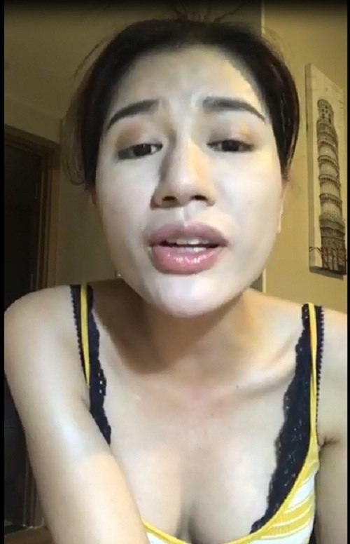  
Cô thường xuyên dùng những lời nặng nề trên livestream. (Ảnh chụp màn hình) - Tin sao Viet - Tin tuc sao Viet - Scandal sao Viet - Tin tuc cua Sao - Tin cua Sao