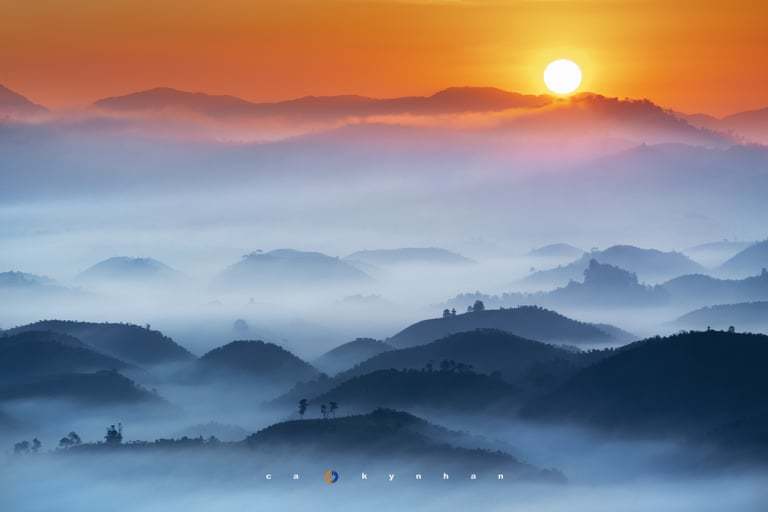  
Một góc ảnh về Bảo Lộc (Lâm Đồng) mờ sương. Anh Kỳ Nhân cho biết, qua những góc ảnh do chính bản thân chụp cũng mong muốn được góp phần kích cầu du lịch trong nước.