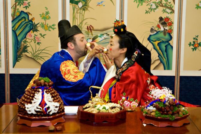  
Nghi thức cưới truyền thống tại Hàn được thực hiện theo 5 bước. (Ảnh minh họa: B.T)
