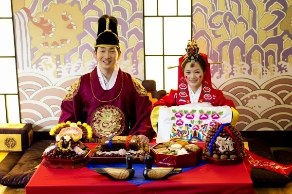  
Phong tục cưới tại Hàn Quốc có những lễ nghi kỳ lạ từ lâu đời. (Ảnh: Pinterest)