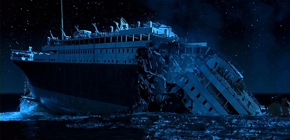  
Cảnh tai nạn Titanic được tái hiện trong phim (Ảnh chụp màn hình)