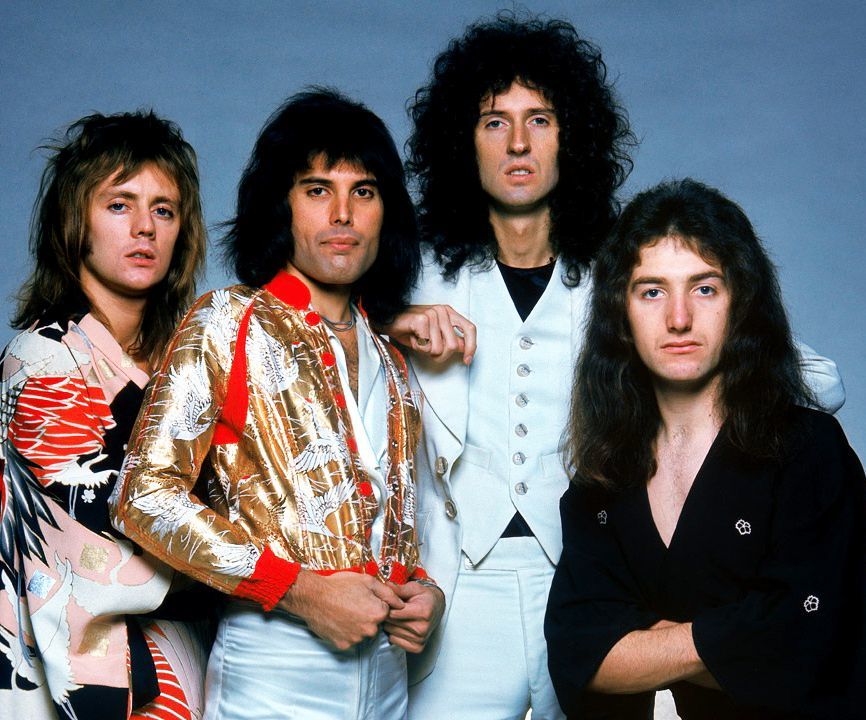  
Nhóm nhạc Queen lừng lẫy một thời với bốn gương mặt gạo cội đã tạo nên "thương hiệu" We Are The Champions năm 1977. (Ảnh: Pinterest)