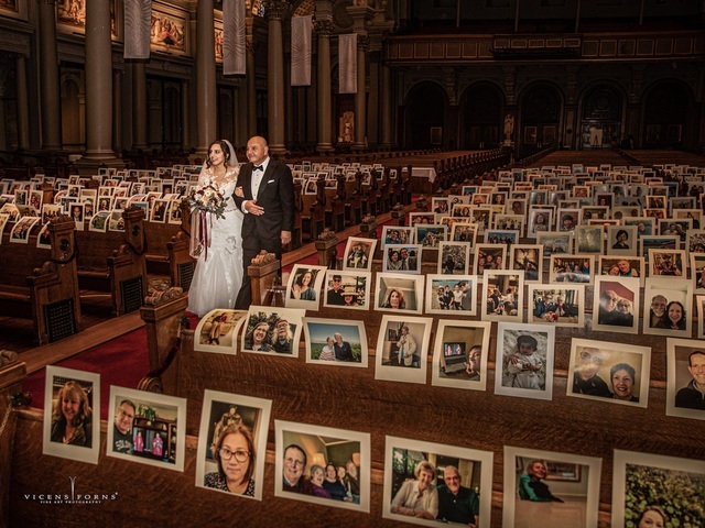  
Lễ cưới tại Mỹ với khách mời là những bức ảnh. (Ảnh: Twitter)