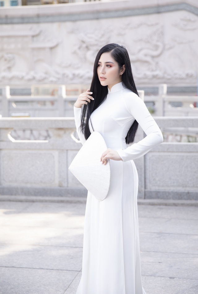  
Áo dài - trang phục truyền thống mang vẻ đẹp tự tôn dân tộc của Việt Nam. (Ảnh: Dân trí)