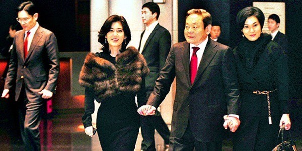  
Sở hữu khối tài sản "khủng", Lee Boo Jin (trái) được xem là nữ tỷ phú giàu có nhất tại Hàn Quốc tính đến thời điểm hiện tại. (Ảnh: Sport Seoul) 