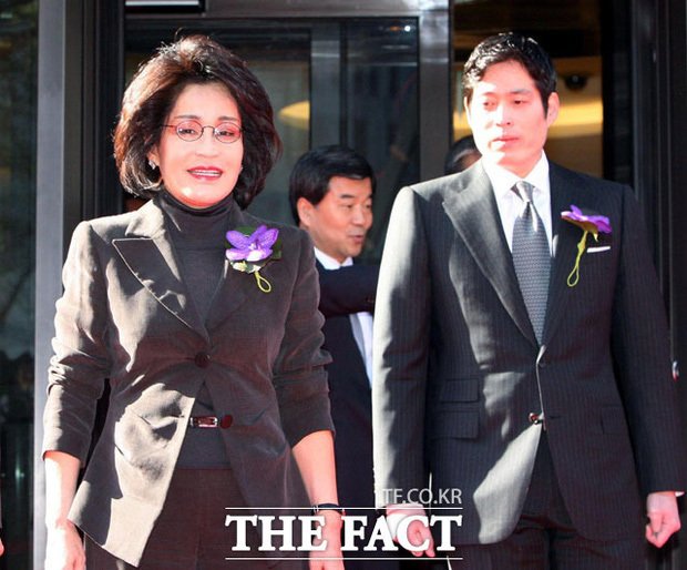  
Lee Myung Hee cững được xem là "nữ cường nhân" nổi tiếng trong giới thương trường Hàn Quốc có xuất thân từ đế chế tài phiệt Samsung. (Ảnh: The Fact)