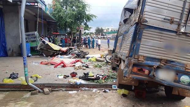  
Hiện trường vụ tai nạn tại chợ dân sinh ở Đắk Mil, Đắk Nông (Ảnh: Thanh Niên)