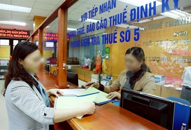  
Người dân tới nộp thuế tại 1 chi cục tại Hà Nội (Ảnh: Hà Nội Mới)