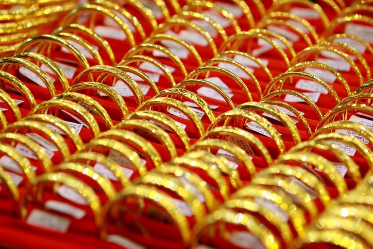  
Giá vàng trong nước được giao dịch ở quanh mức 49 triệu đồng/lượng trong ngày 26/6 (Ảnh: Thanh Niên)