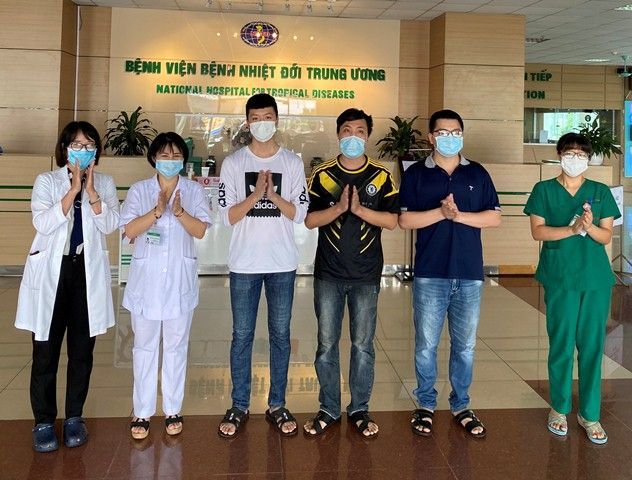  
Hình ảnh một số bệnh nhân nhiễm Covid-19 được điều trị khỏi ở Việt Nam. (Ảnh: Báo Quốc Tế)