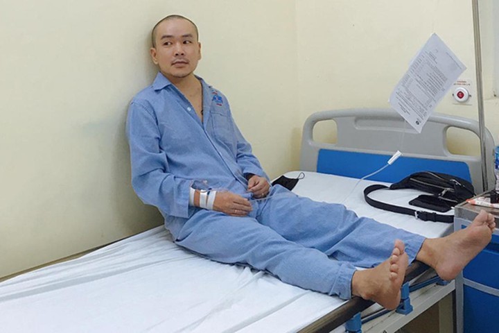  
Hiện tại Đức Thịnh đã trải qua vài lần hóa trị và đang điều trị tại bệnh viện K Tân Triều. Ảnh: Vietnamnet