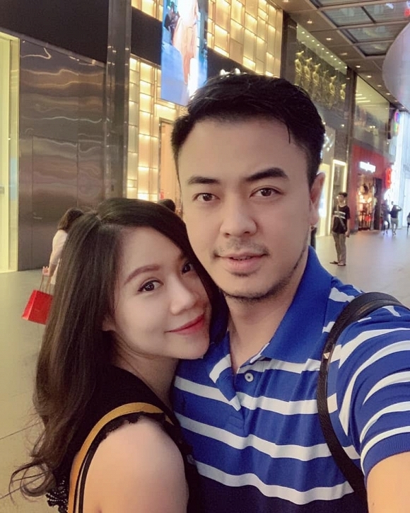  
Hai vợ chồng MC Tuấn Tú luôn dành thời gian hẹn hò riêng dù bận rộn. (Ảnh: FBNV)