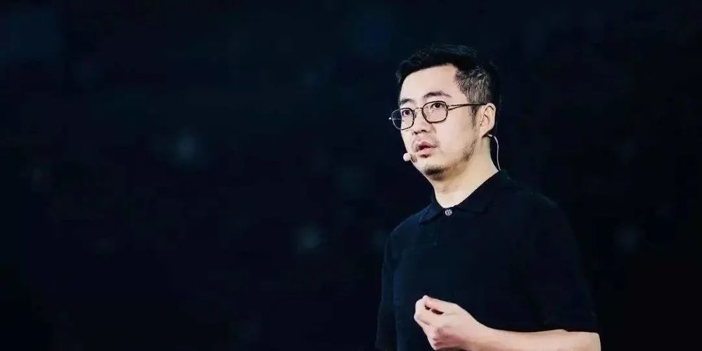  
Chủ tịch Taobao - Tưởng Phàm gây xôn xao với hành động xin từ chức nắm quyền điều hành công ty con của Alibaba. (Ảnh: Sina)