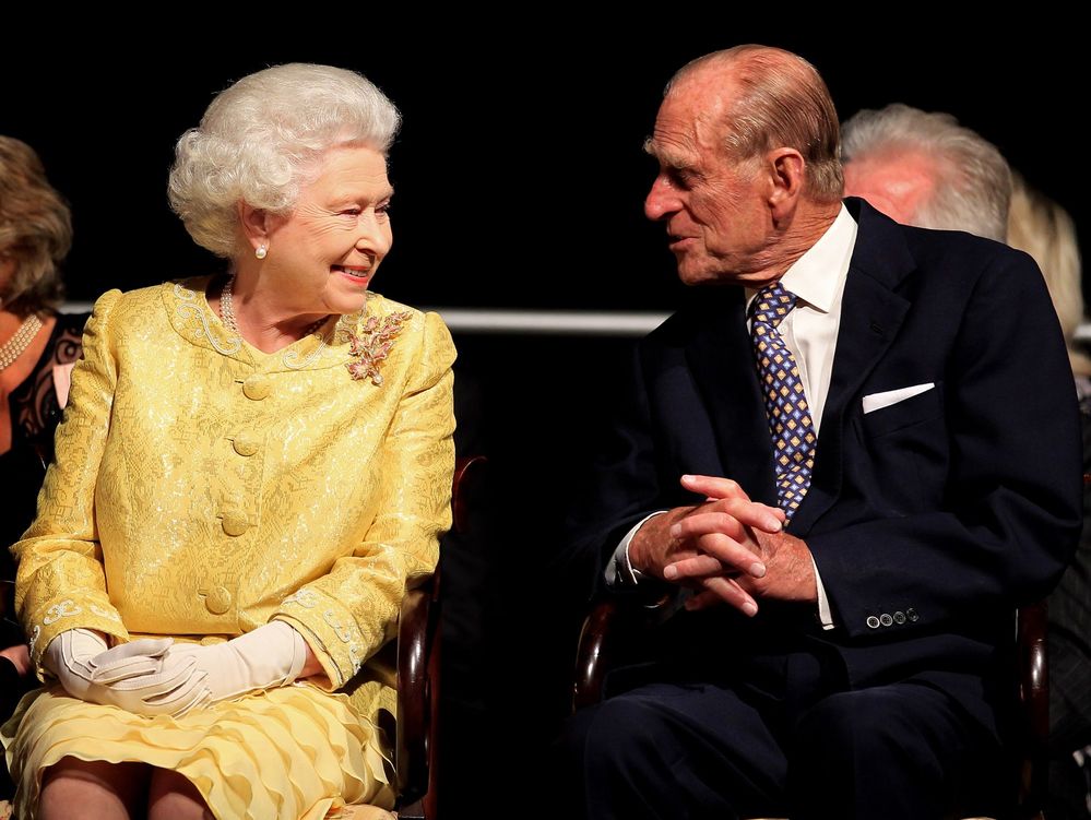  
Nữ hoàng Elizabeth II và Hoàng thân Philip đã cùng nắm tay bước qua hơn 7 thập kỷ hạnh phúc bên nhau. (Ảnh: Daily Mail)