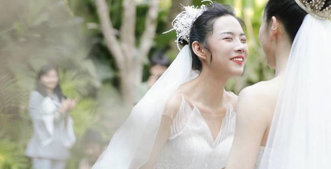  
Đám cưới ngọt ngào của cặp đôi mới gây xôn xao gần đây (Ảnh: Weibo)