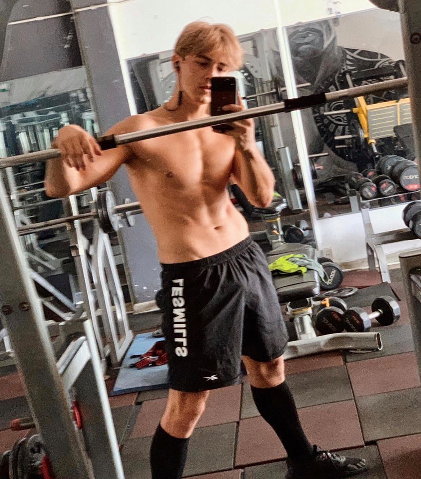  
Anh chàng thường xuyên đến phòng gym để tập luyện. (Ảnh: Instagram NV)