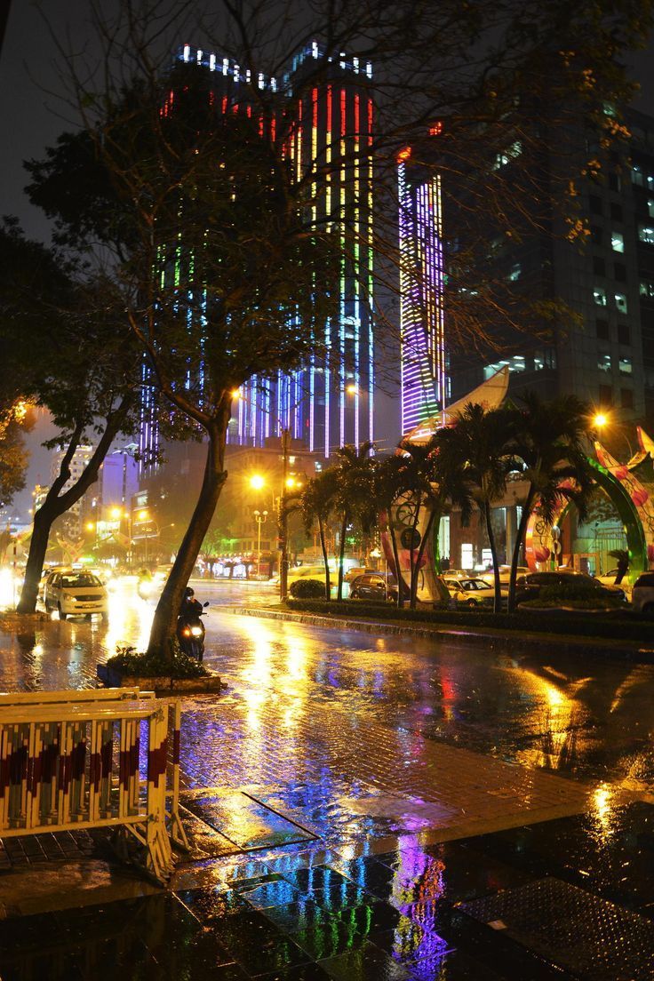  
Sài Gòn và Nam Bộ có khả năng xuất hiện mưa vào buổi đêm. (Ảnh minh họa: Pinterest)