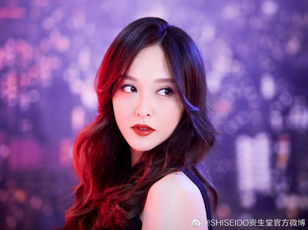  
Đường Yên đẹp hoàn hảo trong tấm ảnh gần đây do thương hiệu mỹ phẩm mà cô làm đại diện đăng tải. (Ảnh: Weibo).