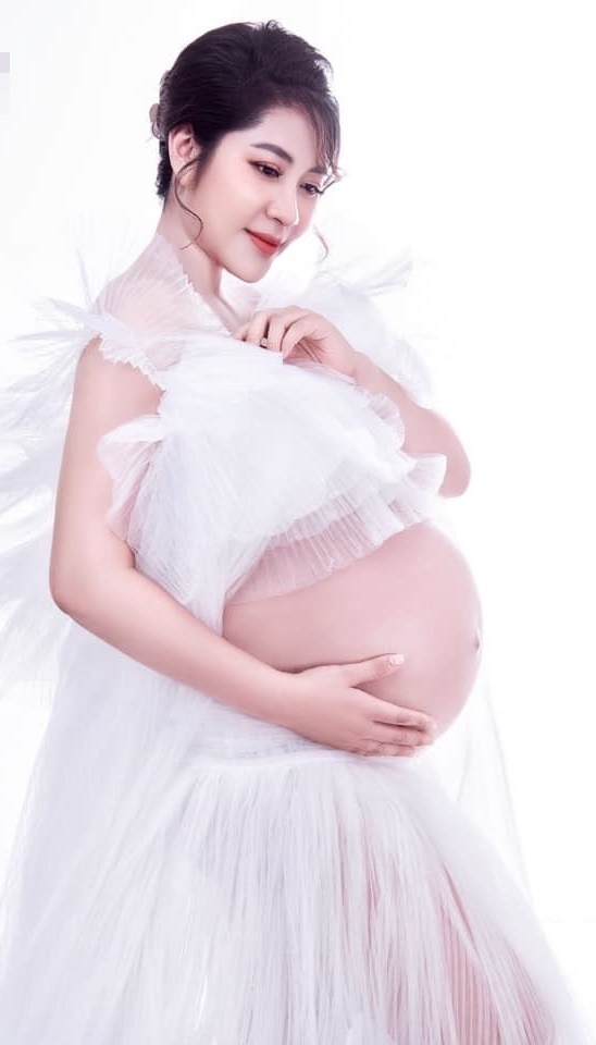  
Mang thai song sinh nên Đặng Thu Thảo tăng lên khá nhiều, người đẹp tiết lộ chạm mốc đến 18kg nên bác sĩ khuyên cô hạn chế ăn tinh bột, bổ sung những chất dinh dưỡng phát triển thai nhi. (Ảnh: FBNV) - Tin sao Viet - Tin tuc sao Viet - Scandal sao Viet - Tin tuc cua Sao - Tin cua Sao
