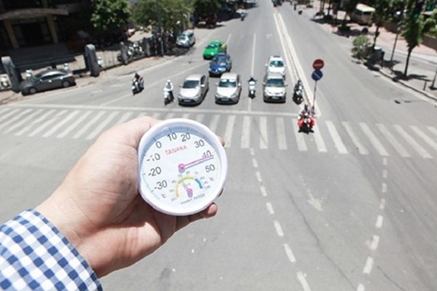 Nhiệt độ ngoài trời tại Hà Nội có lúc hơn 40 độ C (Ảnh minh họa: 24h) 