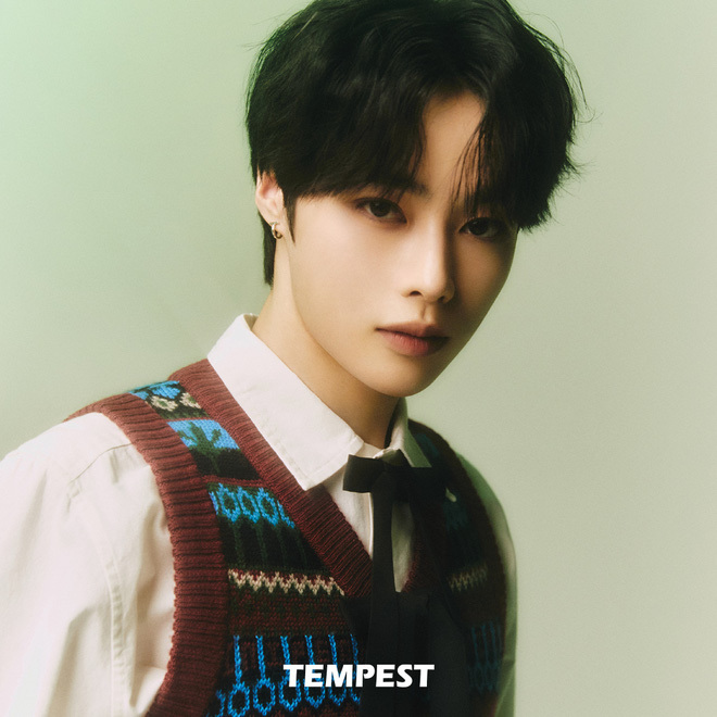  
Hanbin trở thành thành viên chính thức của nhóm TEMPEST