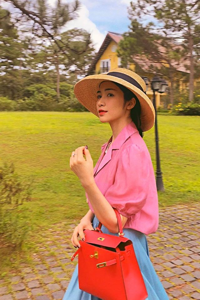   
Màu sắc trang phục và nước ảnh mang màu sắc vintage phù hợp với hình ảnh hiện tại của Hòa Minzy. (Ảnh: FBNV)