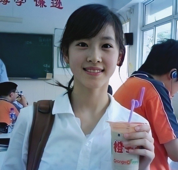 
Nhan sắc một thời nổi tiếng của "hot girl trà sữa" Chương Trạch Thiên. (Ảnh: Weibo) 