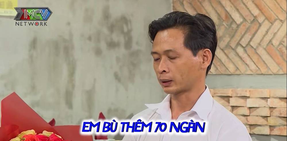  
Anh Minh Tuấn vẫn tỏ ra không vừa lòng khi mình phải bù thêm 70 ngàn đồng cho bữa ăn. (Ảnh: Chụp màn hình)