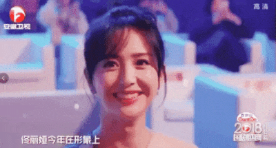  
Gương mặt phúng phính nhưng vẫn muôn phần xinh đẹp của Đồng Lệ Á khiến dân tình phải xuýt xoa (Ảnh: Weibo)